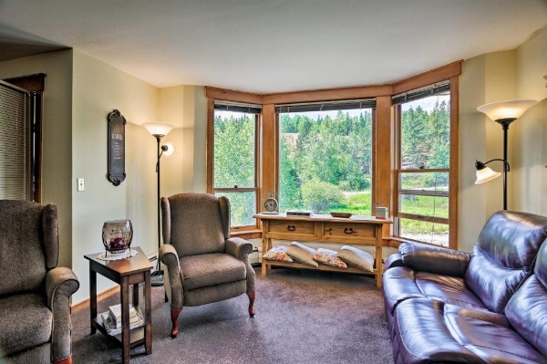 Cozy Home with Deck and Mountain Views, Walk to Casinos image 21