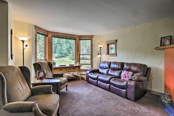 Cozy Home with Deck and Mountain Views, Walk to Casinos image 23